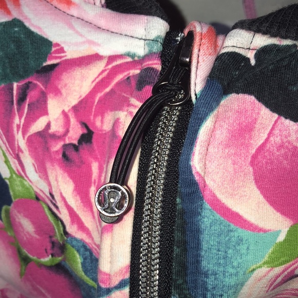 Lululemon Lululemon Hold Your Om Hoodie
Secret Garden / Black size 6 floral top - Picture 14 of 16